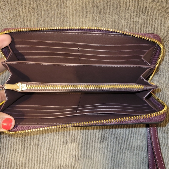NWT Coach Signature Wallet/Wristlet - Picture 3 of 5